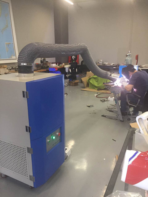 移動(dòng)式焊接煙塵凈化器現(xiàn)場實(shí)物圖 移動(dòng)式焊接煙塵凈化器現(xiàn)場實(shí)物圖